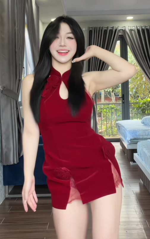 Diện váy đỏ đón Tết, Trần Hà Linh lại viral với màn vũ đạo