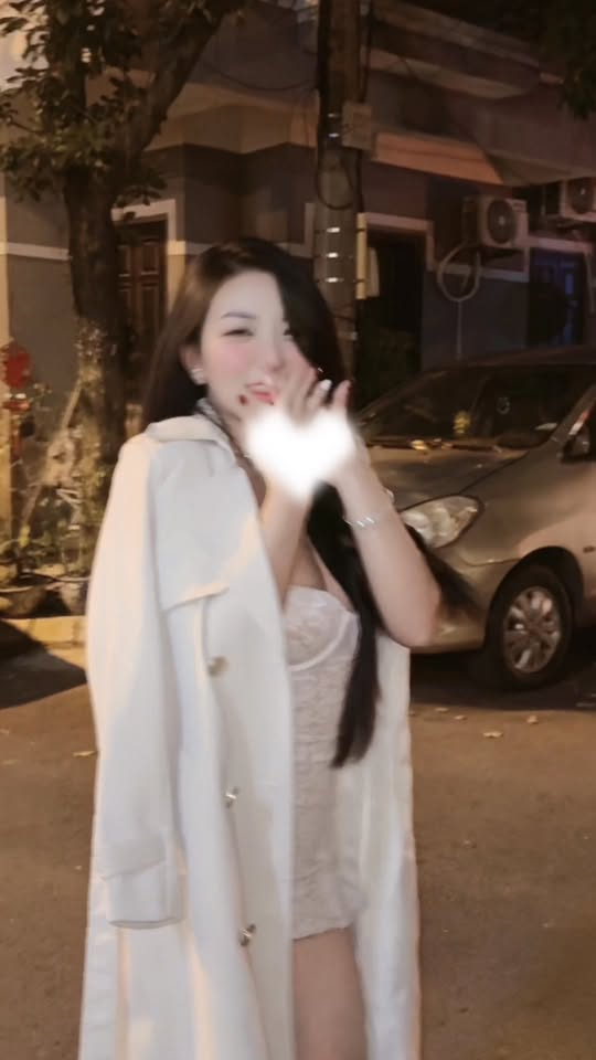 Nửa say nửa tỉnh, hot girl
