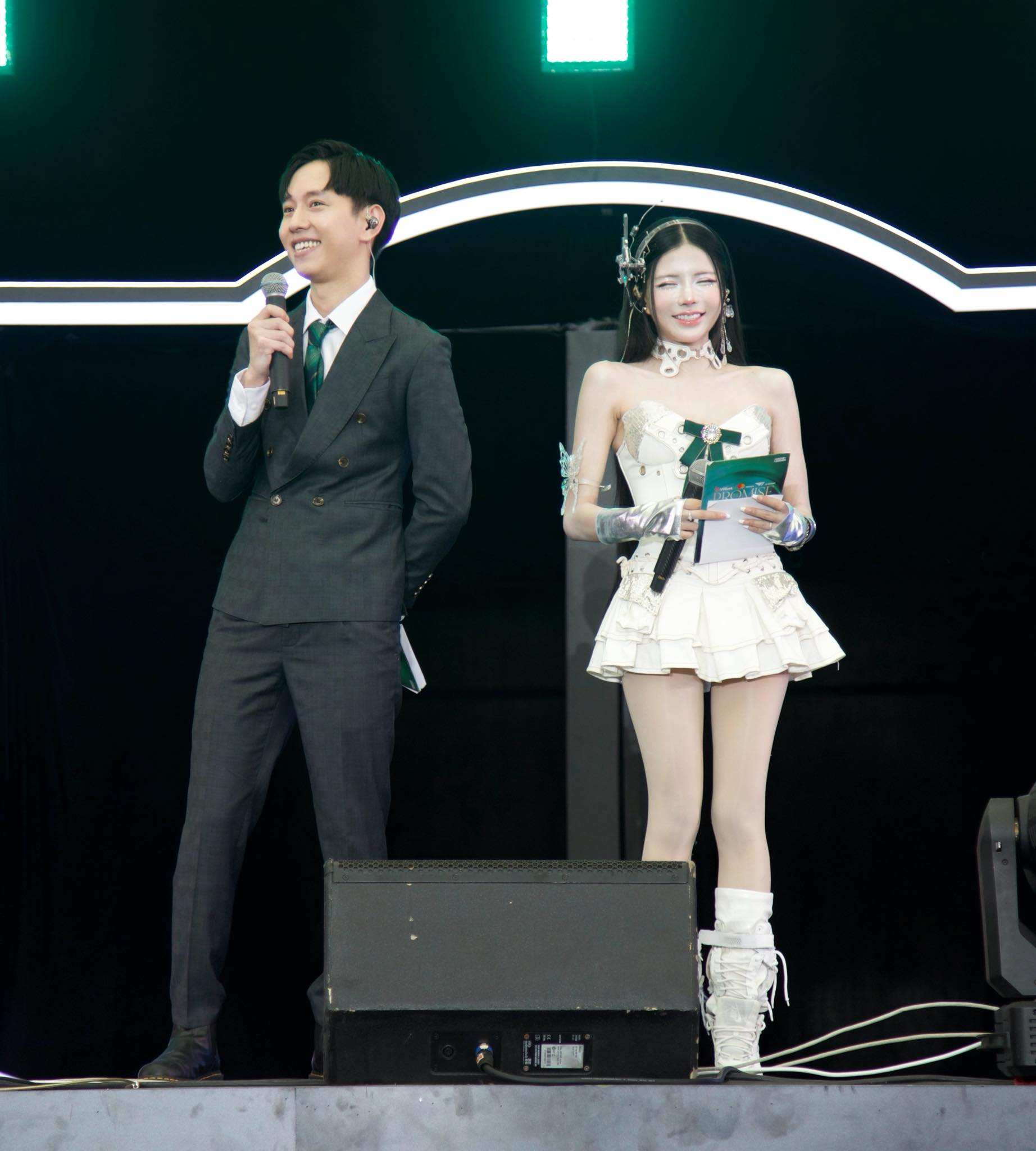 Mai Dora thẳng tay