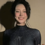 Cosplay nhện đen để "cà hẩy", nữ coser hút cả triệu view vì quá nóng bỏng photo 1770692723302 177069272365465501768 98 0 401 485 crop 1770698940496680292844png