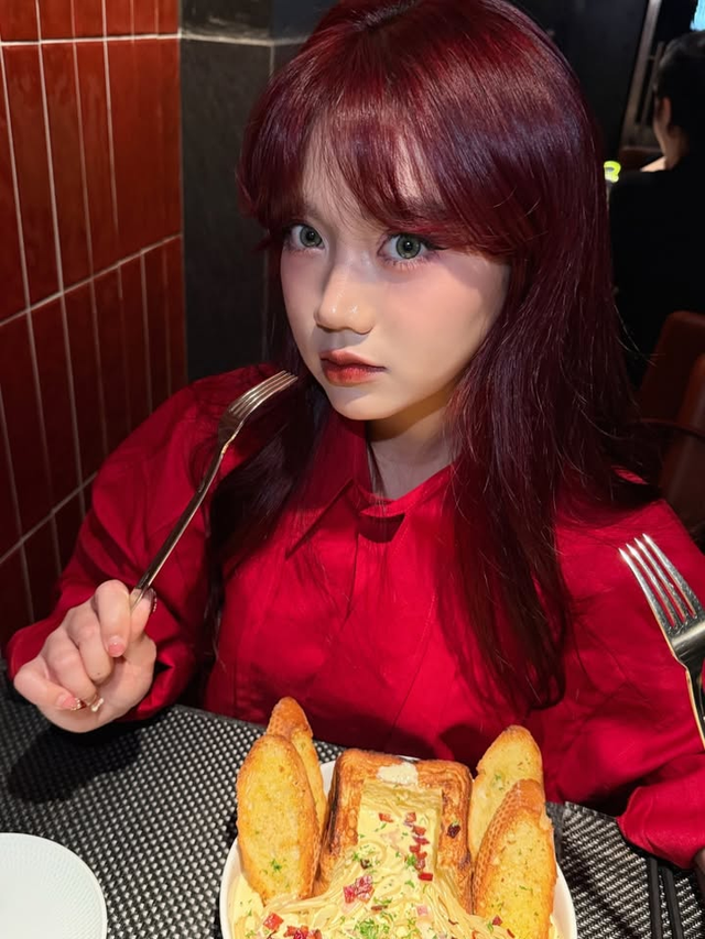 Chụp ảnh trước gương, Bảo Hân Helia khiến fan