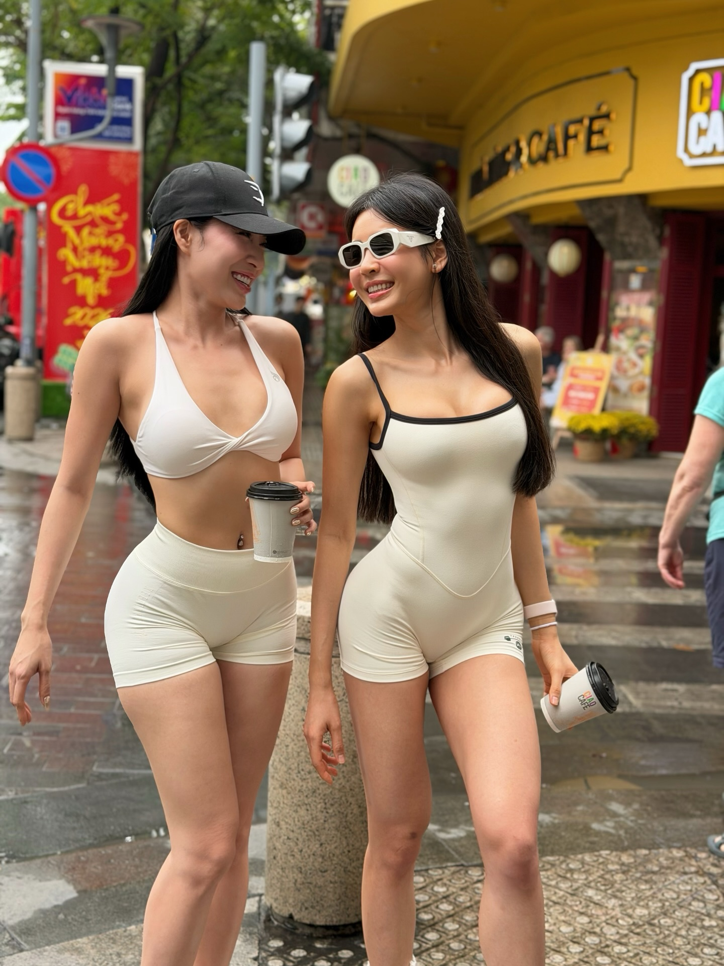 Diện đồ dạo phố đón Tết, hai nữ gymer lập tức thu hút cả triệu ánh nhìn- Ảnh 5.