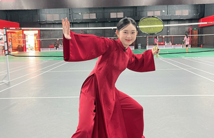 Diện áo dài chơi cầu lông, hot girl khiến anh em game thủ thích thú với bộ ảnh Tết độc đáo photo 1771080353223 177108035341417750949 593 0 1553 1536 crop 17711343342151512345039png