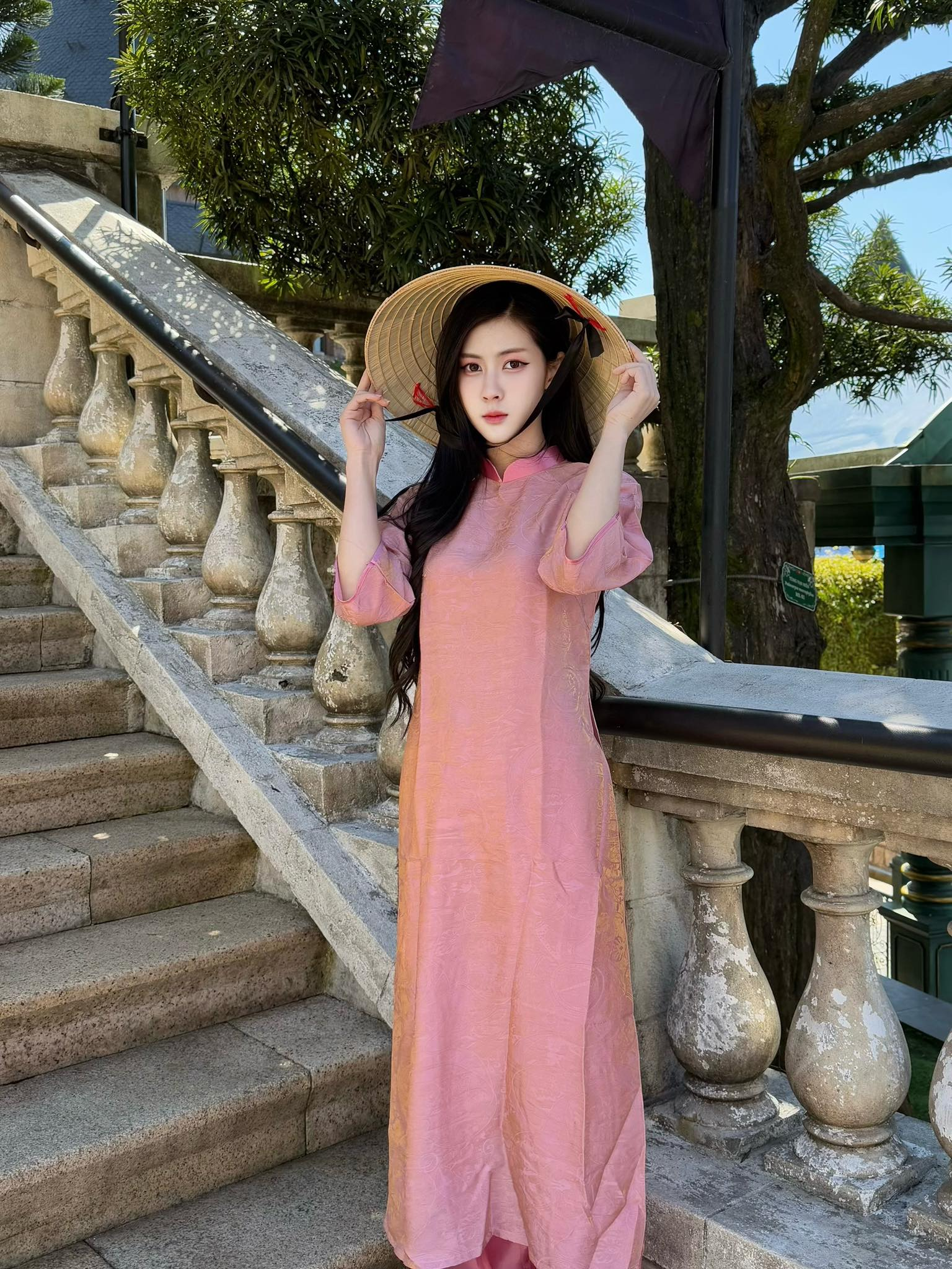 Du xuân Việt Nam, diện áo dài Tết, hot girl Thái Lan khiến CĐM thích thú, hết lời tán dương- Ảnh 3.