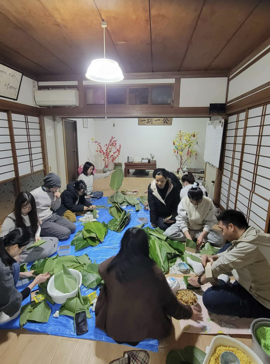 Người Việt ở nước ngoài đón Tết gần, lo liệu dài hơi- Ảnh 4.