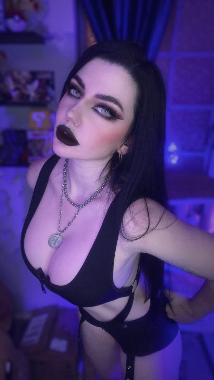 Nữ MC nổi tiếng của LMHT Brazil “bẻ lái” không “làm nghề” nữa- Ảnh 9.