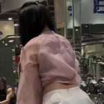 Nghỉ Tết nhưng không quên giữ dáng, nữ gymer khiến người xem "choáng" khi mặc áo dài "quẩy" ở phòng tập photo 1771344440054 17713444419122096171449 59 0 327 428 crop 17713926662291563800360png