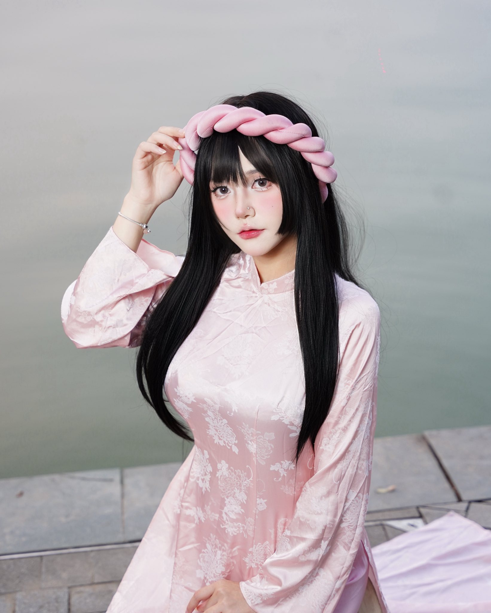 "Thoát vai" nữ coser quyến rũ, Cigw Pols ghi điểm tuyệt đối với bộ ảnh áo dài đón Tết dịu keo photo 1771420884078 17714208858061060392188 1771421170297 1771421172231633468044 1771474203346 1771474206524117195125