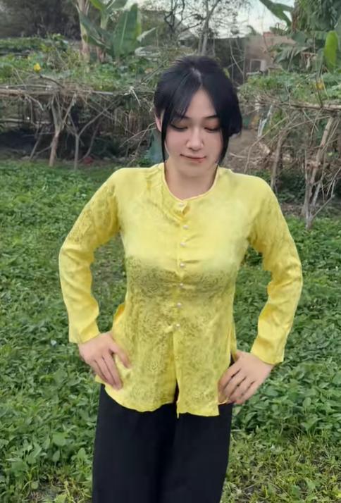 Diện áo bà ba đón Tết đầy khác biệt, Trần Hà Linh hút hơn 2 triệu view chỉ sau một ngày đăng clip mới- Ảnh 2.