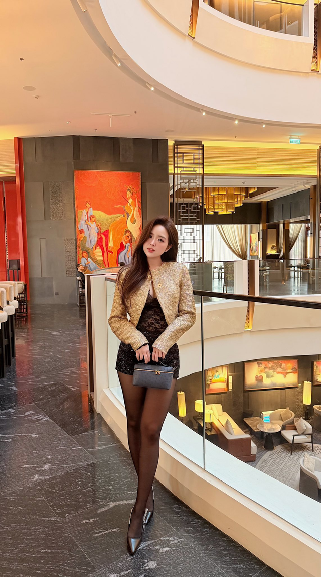 Hết Tết, hot girl Lê Phương Anh lên đồ