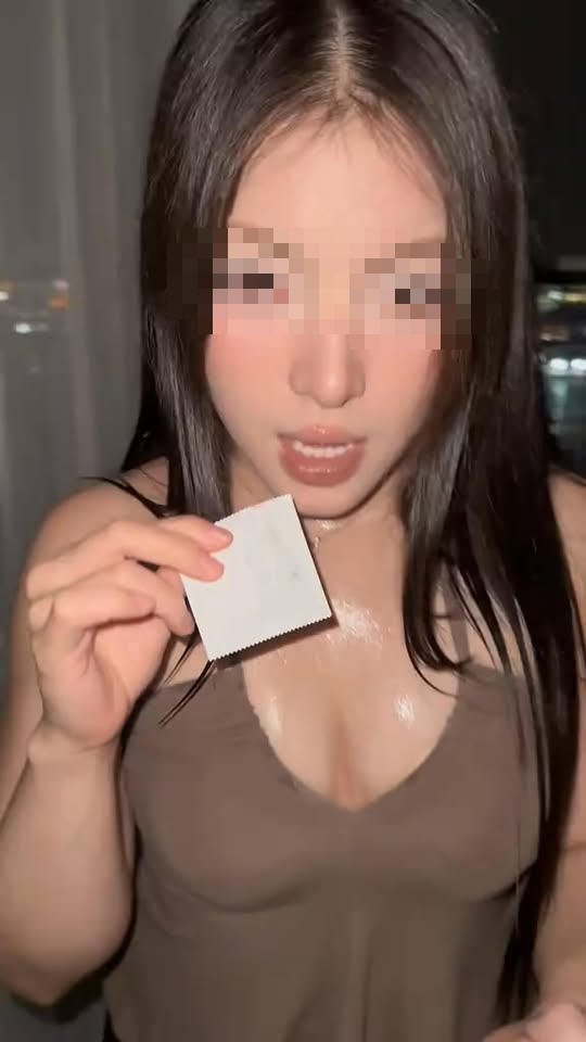 Hậu drama, hot girl livestream