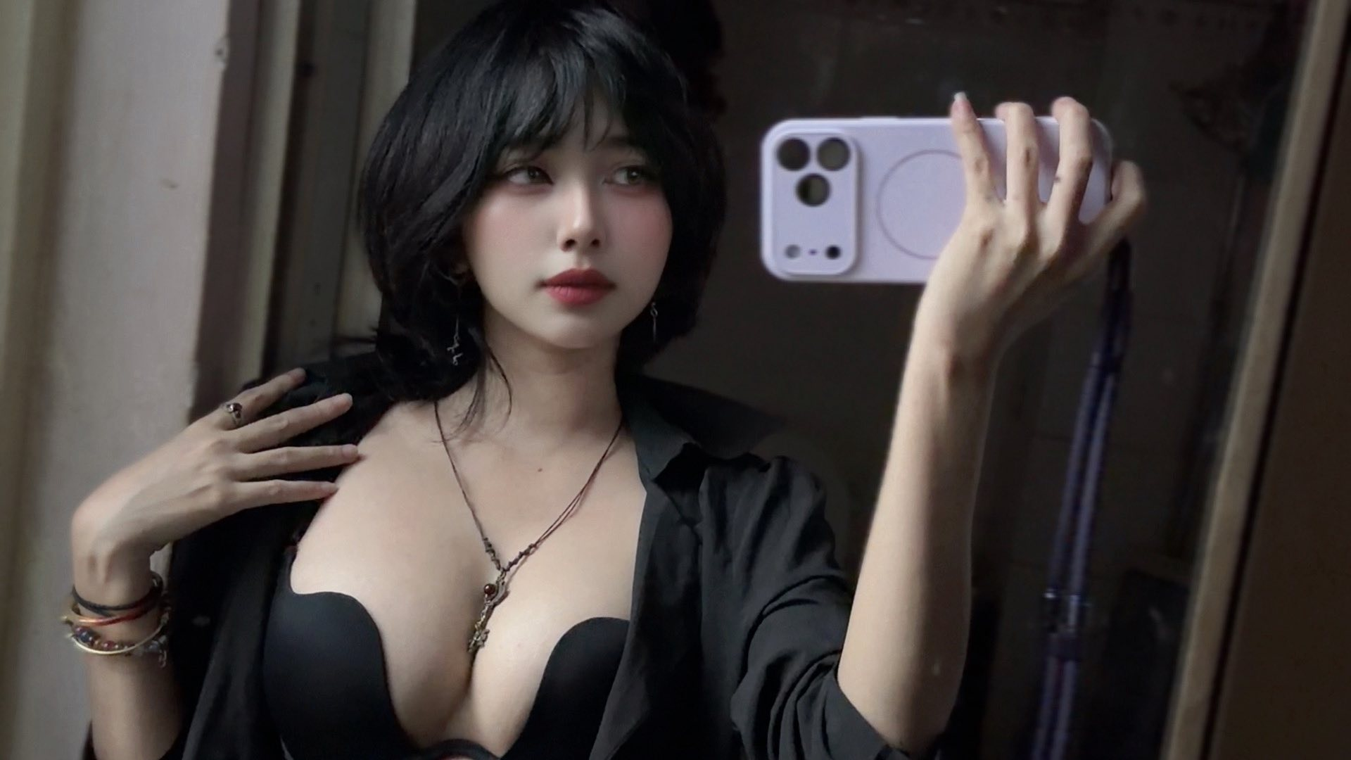 Mercury Nguyễn tung ảnh