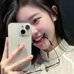 Khoe khéo điện thoại mới, hot girl khiến triệu anh em game thủ không thể rời mắt photo 1772160678830 17721606790841076188197 230 0 750 832 crop 17721681835541330993730png