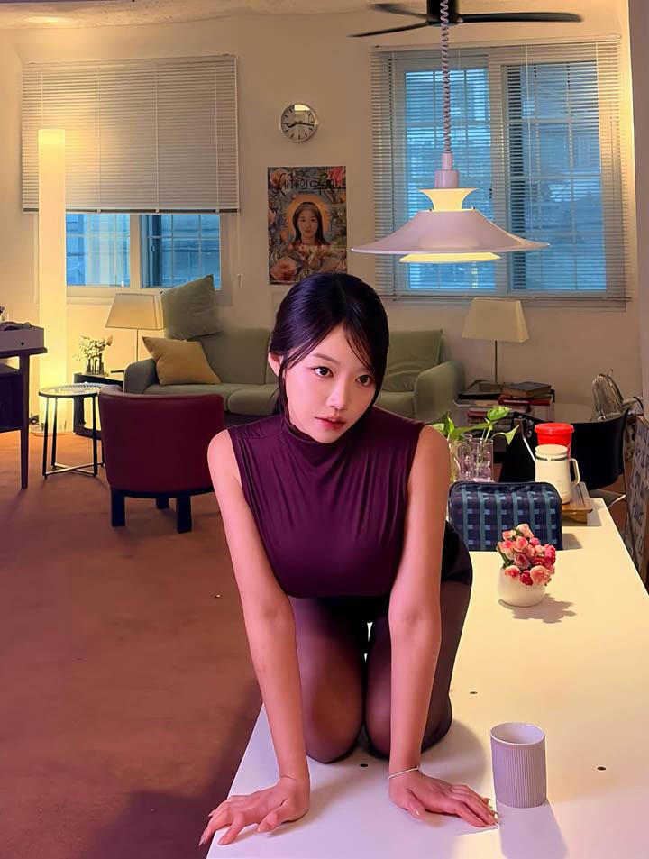 Vượt mọi đối thủ, bộ ảnh “nhân viên văn phòng” của hot girl này trở thành