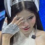 Văn Tùng khiến Mai Dora khóc nấc trên sân khấu? Cộng đồng mạng hốt hoảng không rõ chuyện gì đang xảy ra? photo 1772178305638 1772178305943261024361 109 0 420 498 crop 17721858817481879385534png