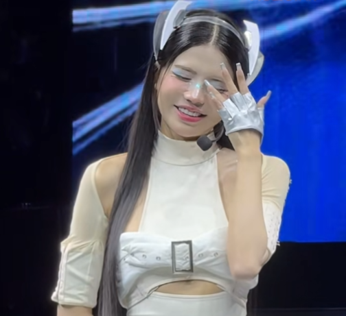 Văn Tùng khiến Mai Dora khóc nấc trên sân khấu? Cộng đồng mạng hốt hoảng không rõ chuyện gì đang xảy ra?- Ảnh 4.