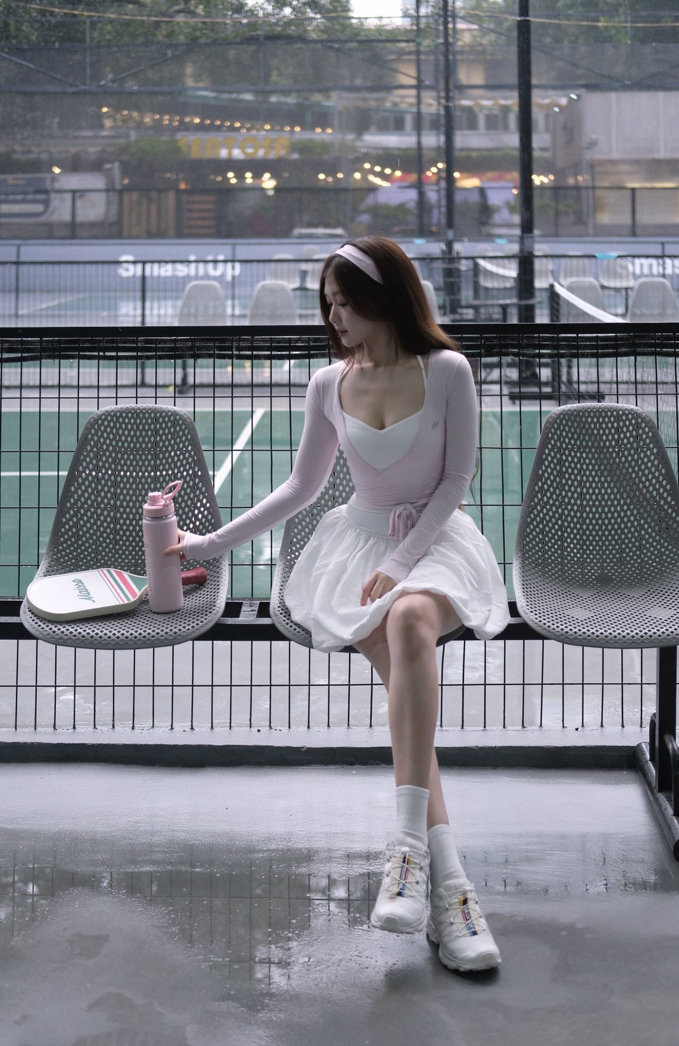 Khoe sắc trên sân Pickleball, hot girl khiến người xem