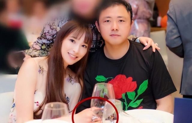 Kiều nữ sinh 4 con cho đại gia vỡ mộng: Bạn trai trốn truy nã, mẹ chồng hờ bị bắt ở nước ngoài- Ảnh 2. Kiều nữ sinh 4 con cho đại gia vỡ mộng: Bạn trai trốn truy nã, mẹ chồng hờ bị bắt ở nước ngoài- Ảnh 2.