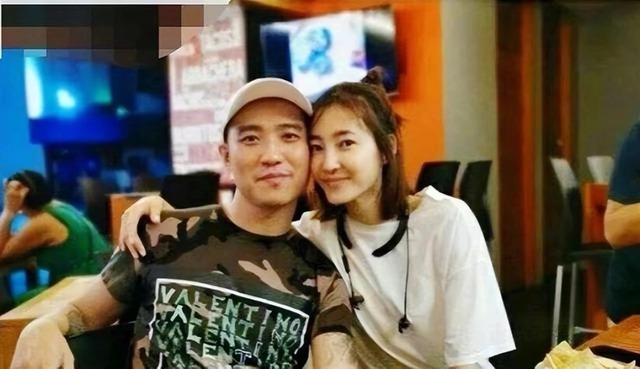 "Mỹ nhân phim giờ vàng" khóc lóc ngày đêm đòi ly hôn bằng được chồng đại gia vừa đi tù photo 3 17027272955711754546464 2 17657847895932064612018 1765790808723 17657908092481618786665