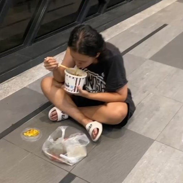 Cái kết của người vợ trẻ trong mối tình ông - cháu gây sốc showbiz: Điên loạn, lang thang đầu đường xó chợ ăn xin- Ảnh 6.