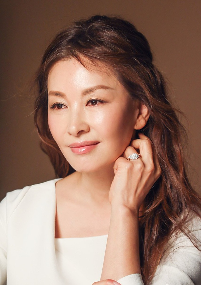 Sao nữ cặp kè với hồng hài nhi kém 17 tuổi đến mức tan tành hôn nhân, cuộc sống ở tuổi 60 thế nào?- Ảnh 1.