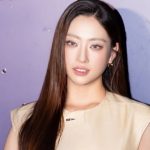 Lương Thùy Linh khoe cặp "kiếm Nhật" 1m22 trên thảm đen, nhan sắc qua camera thường lần này thế nào? photo0001 1765550305821 17655503061001327962753 115 0 562 853 crop 17655506730771255640731jpg