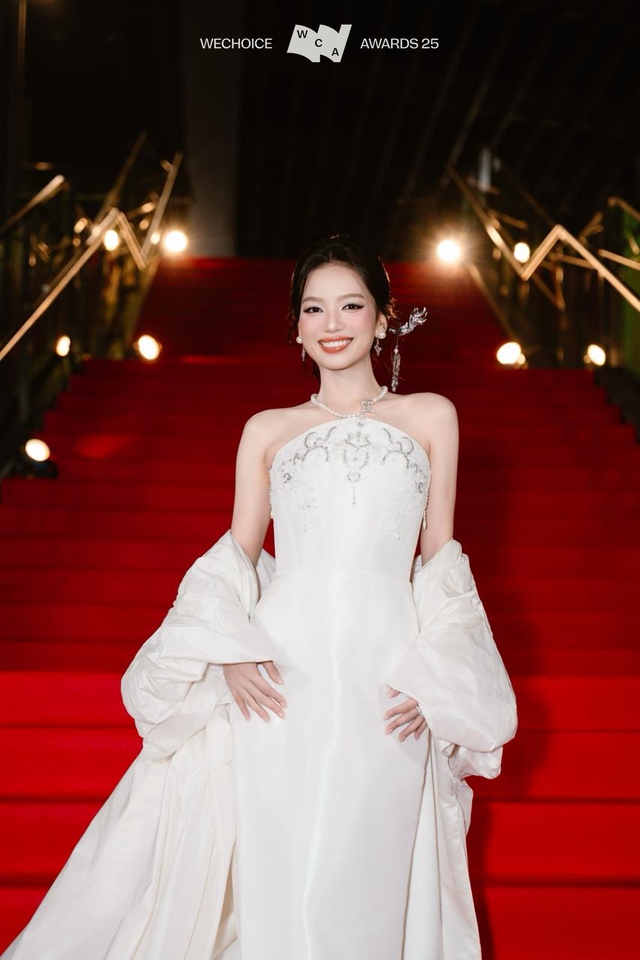 Dàn sao Mưa Đỏ khoe visual cháy khét trên thảm đỏ WeChoice Awards 2025, Steven Nguyễn chấp hết mọi cam thường- Ảnh 6.