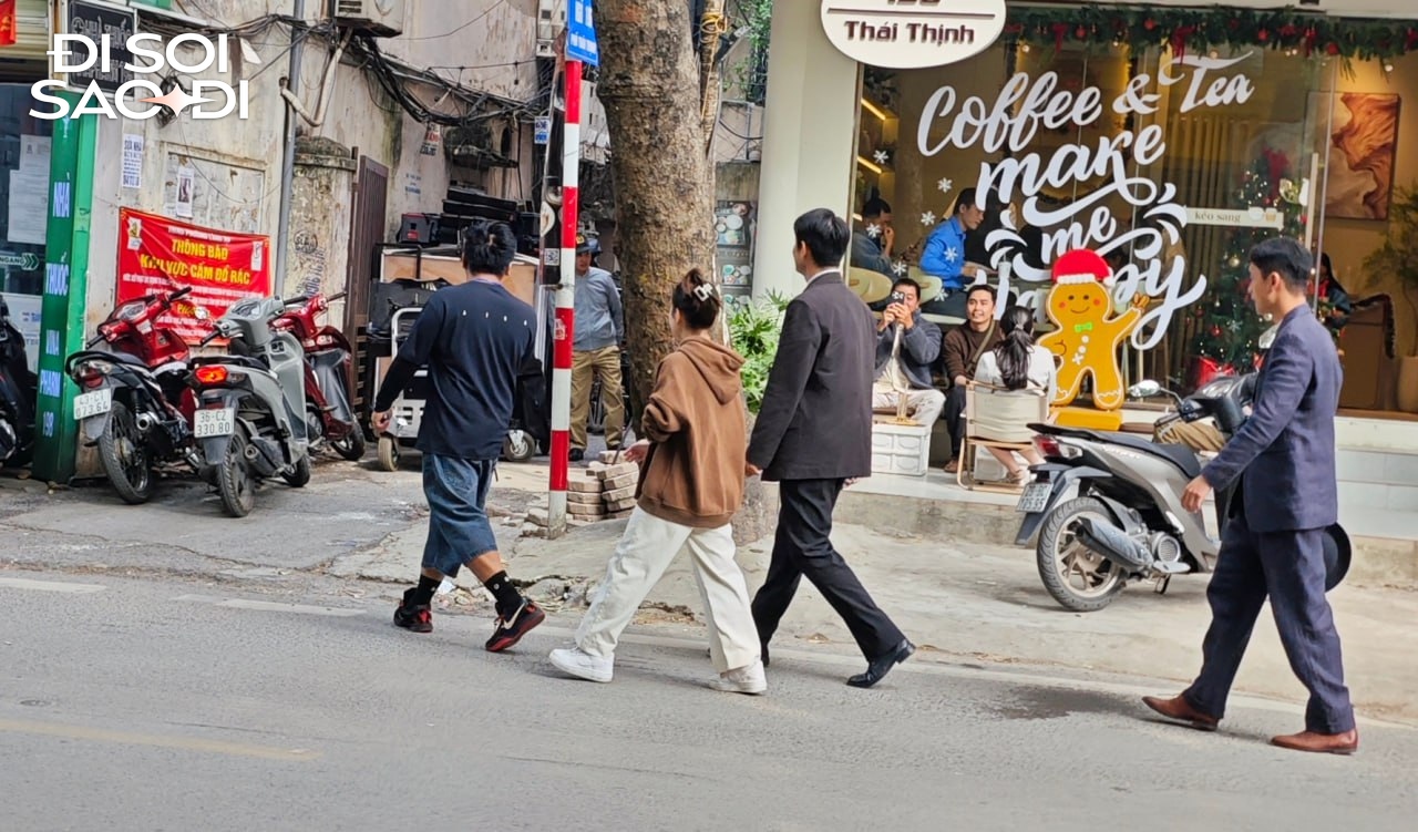 Zoom cận trường quay phim mới của Suzy - Kim Seon Ho ở Hà Nội- Ảnh 10.