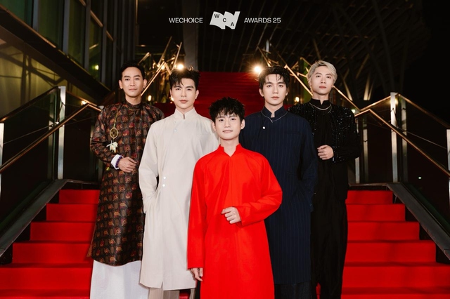 Dàn sao Mưa Đỏ khoe visual cháy khét trên thảm đỏ WeChoice Awards 2025, Steven Nguyễn chấp hết mọi cam thường- Ảnh 2.