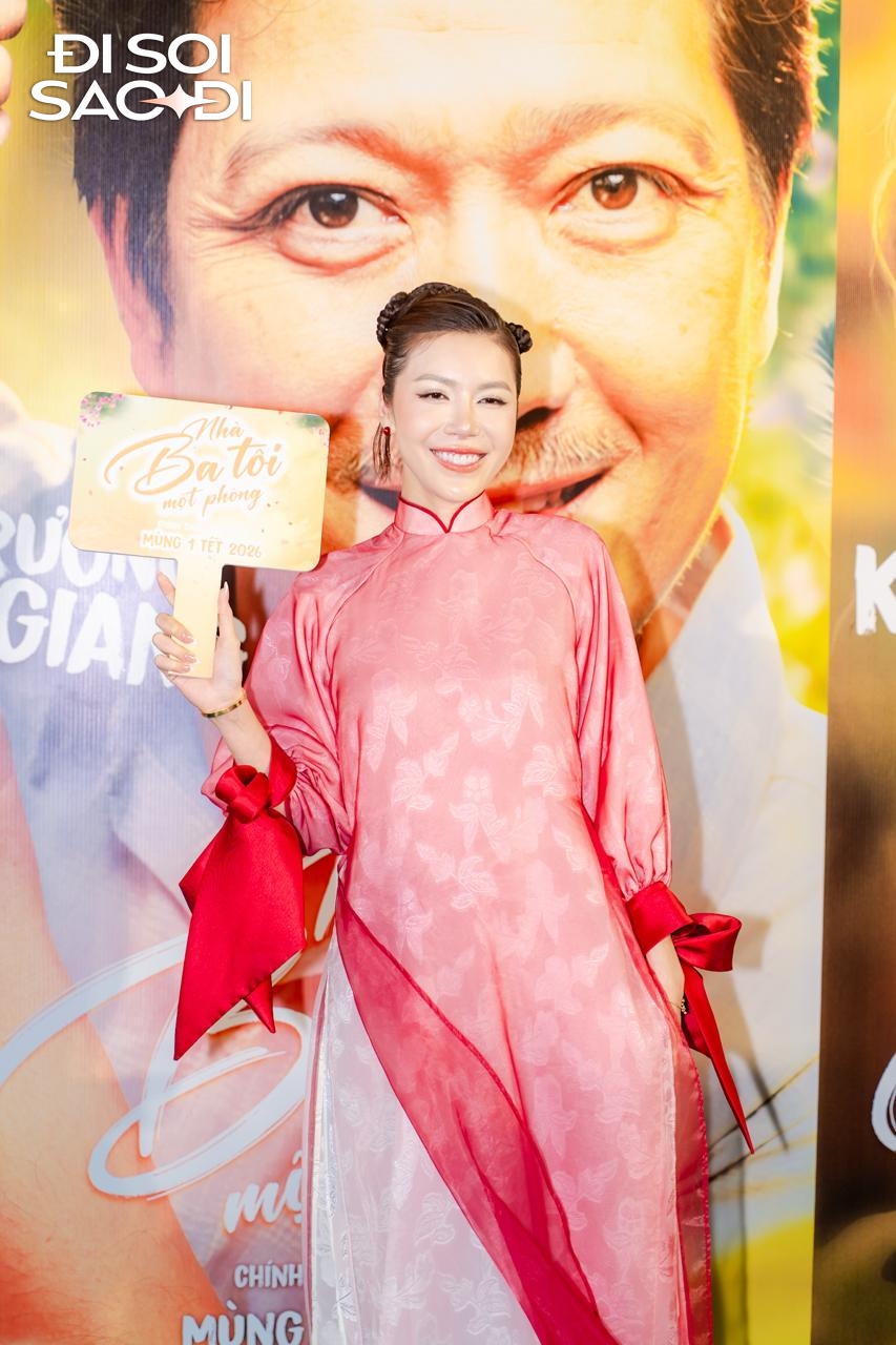 Thảm đỏ HOT nhất hôm nay: Nhã Phương - Midu đẹp mướt mượt thấy là mê, Hiền Hồ nhợt nhạt kém sắc không ngờ- Ảnh 15.