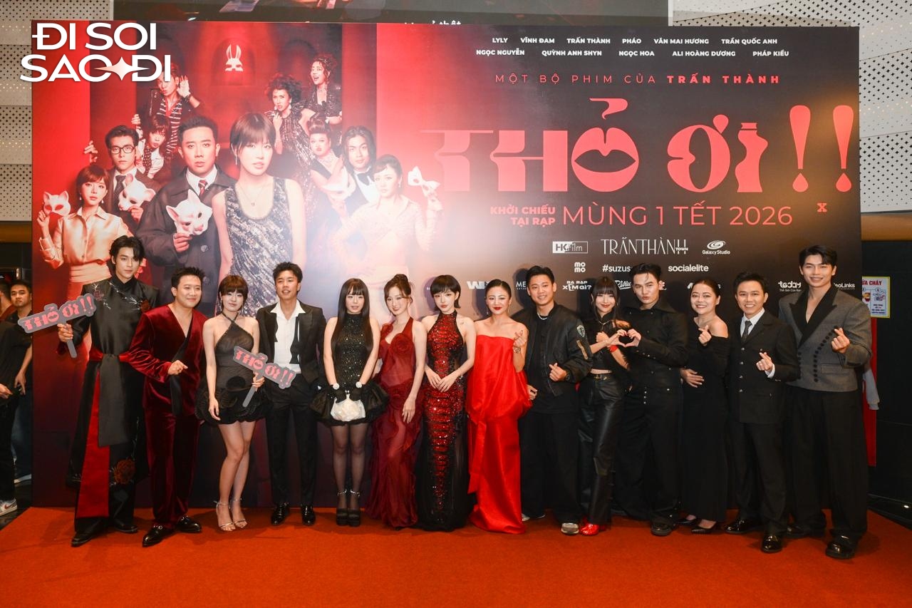 Thảm đỏ HOT nhất hôm nay: Trấn Thành cười tít mắt cạnh người yêu cũ, Văn Mai Hương đẹp sang như đoá hồng rực rỡ- Ảnh 1.