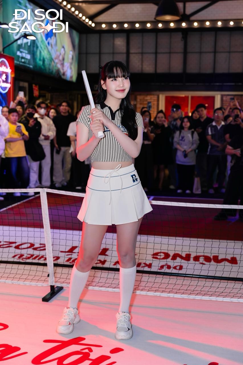 Danh tính cô gái vừa bước ra sân pickleball đã khiến tất cả xuýt xoa: Danh tính cô gái vừa bước ra sân pickleball đã khiến tất cả xuýt xoa: