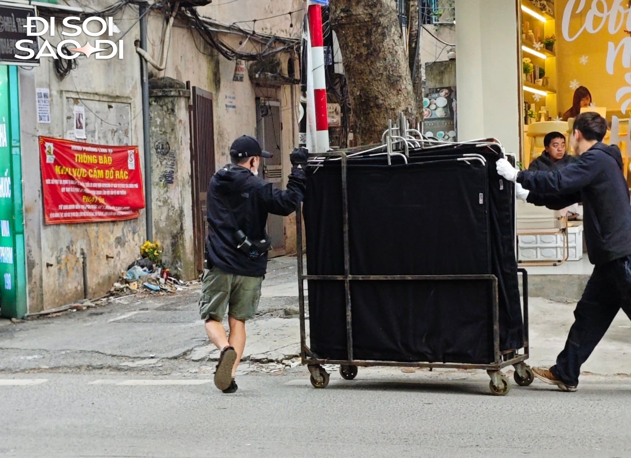 Zoom cận trường quay phim mới của Suzy - Kim Seon Ho ở Hà Nội- Ảnh 6.