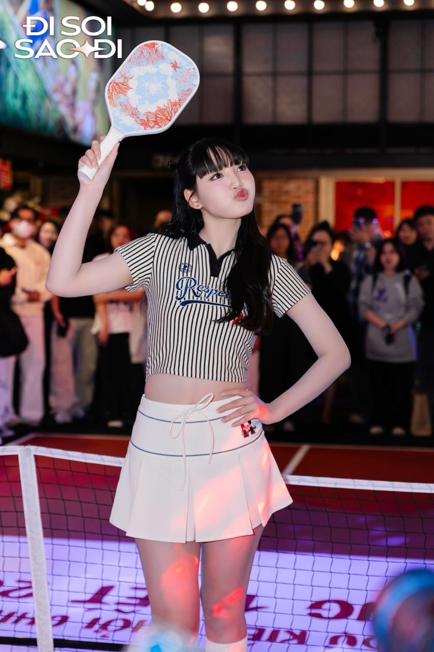 Danh tính cô gái vừa bước ra sân pickleball đã khiến tất cả xuýt xoa: Danh tính cô gái vừa bước ra sân pickleball đã khiến tất cả xuýt xoa: