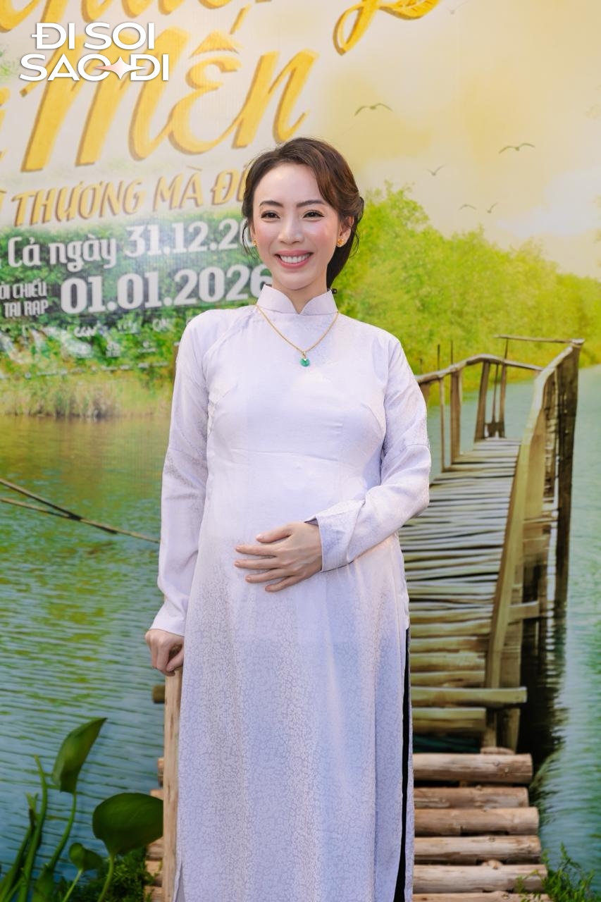 Cặp sao Việt công khai bồng bế nhau gây bão MXH: Nhà gái xinh như mộng, nhà trai lộ rõ vẻ si mê khó chối cãi- Ảnh 6.