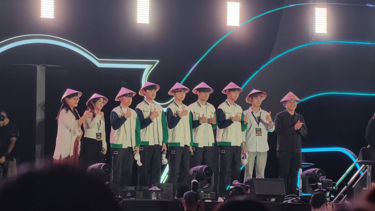 Loạt fan girl khoe sắc, tỏa sáng rực rỡ tại sự kiện fanmeeting T1: The Promise Fulfilled- Ảnh 1.