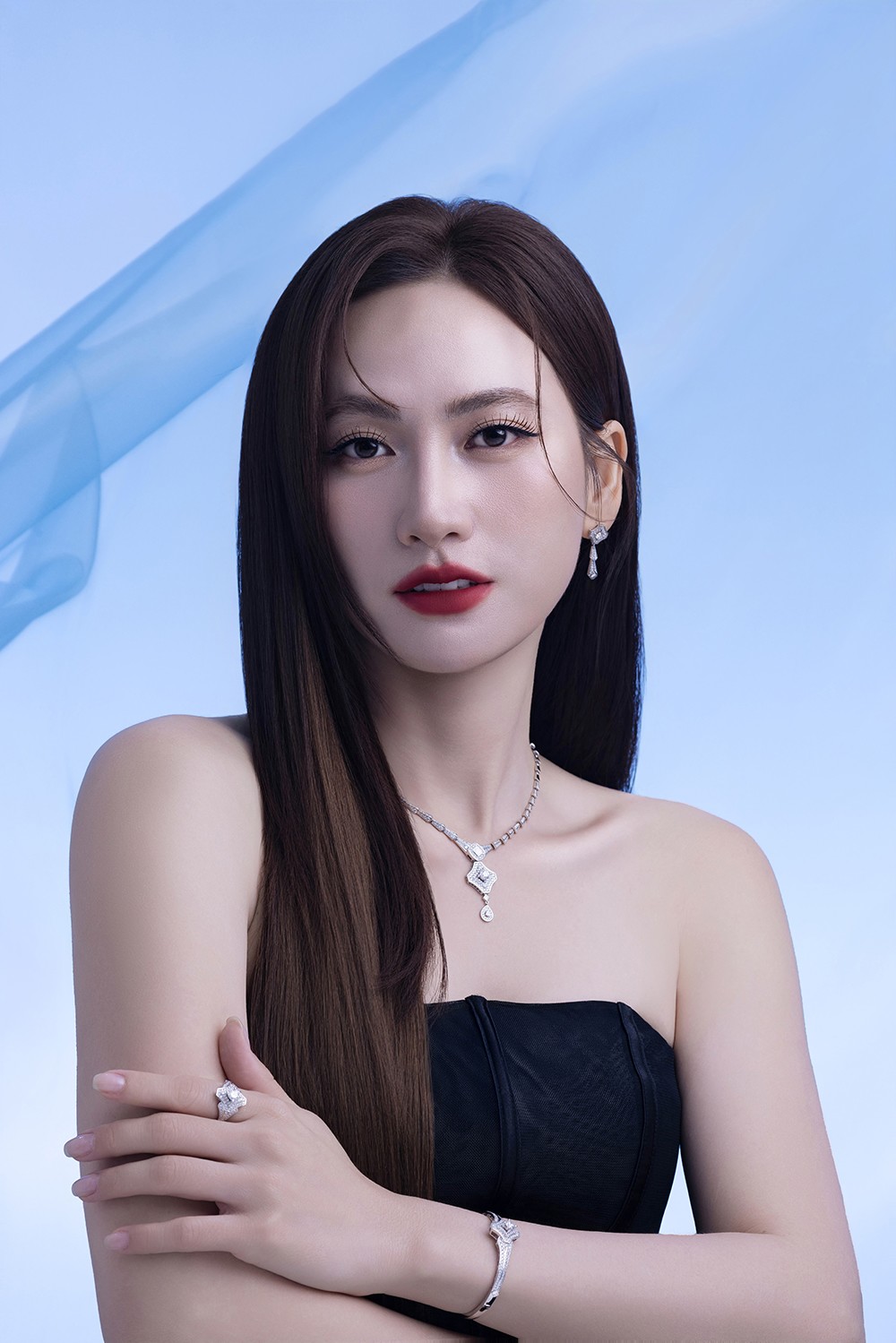 Phương Anh Đào: Nhan sắc chín muồi ‘gấp đôi visual’ với trang sức kim cương PNJ - 4