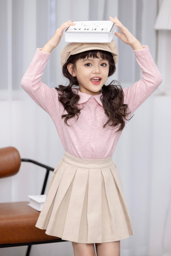 Với khuôn mặt xinh như búp bê, làn da trắng và năng khiếu diễn xuất bẩm sinh, Cherry An Nhiên còn được nhiều người đặt biệt danh là