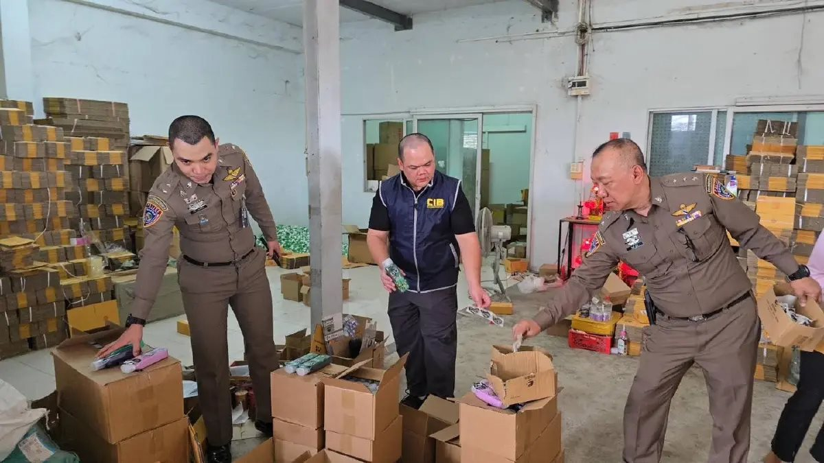 Đột kích một kho hàng, công an tóm gọn đường dây phân phối dầu gội và sữa rửa mặt giả quy mô lớn, tịch thu gần 120.000 sản phẩm nhái- Ảnh 1.