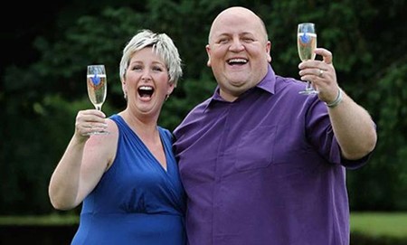 Trúng số độc đắc 148 triệu bảng, người đàn ông sống cô độc trên