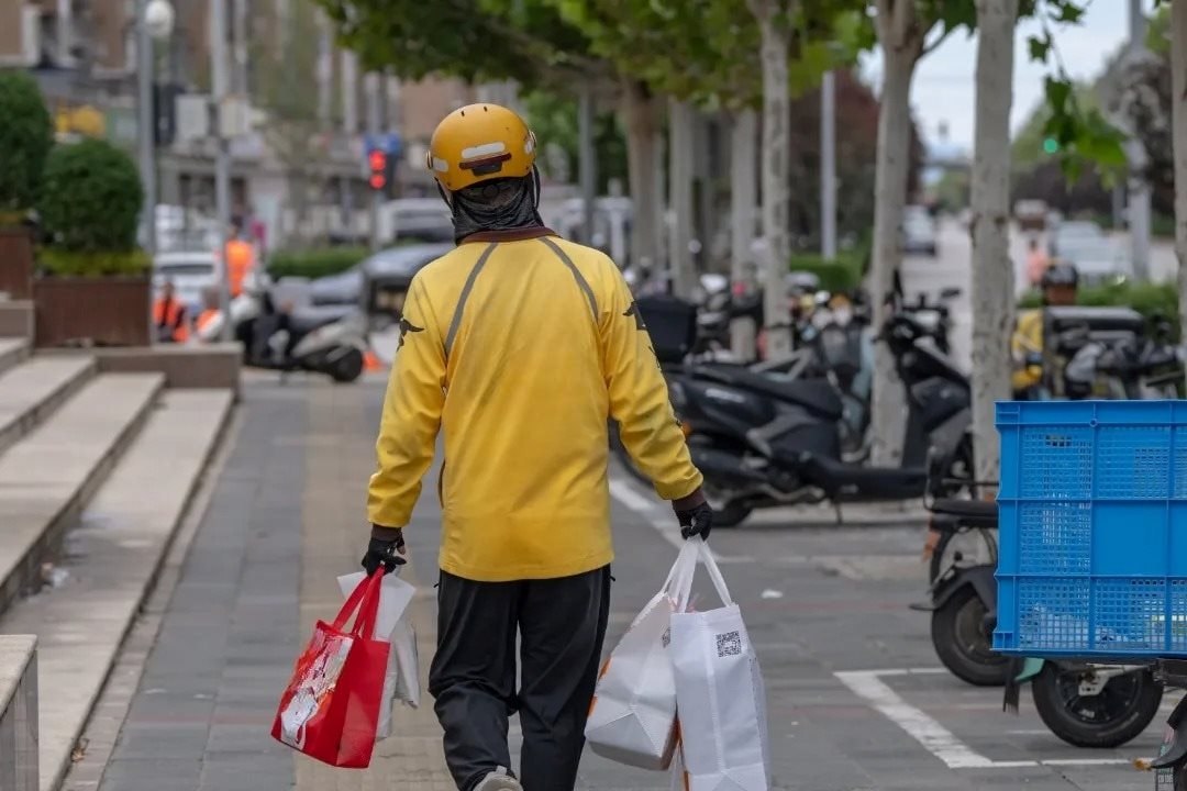 Sao kê tài khoản một shipper, phát hiện 3,6 tỷ đồng không phải lương thưởng chuyển vào liên tục trong 1 năm- Ảnh 1.