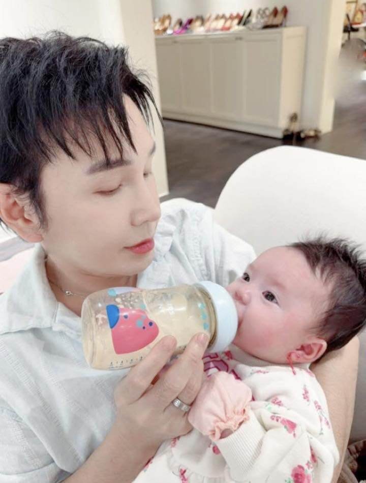 Hoa hậu 4 con, mẹ bỉm sữa cực sexy: Ở biệt thự 600m2 siêu sang, được chồng là NSƯT cưng chiều- Ảnh 3.