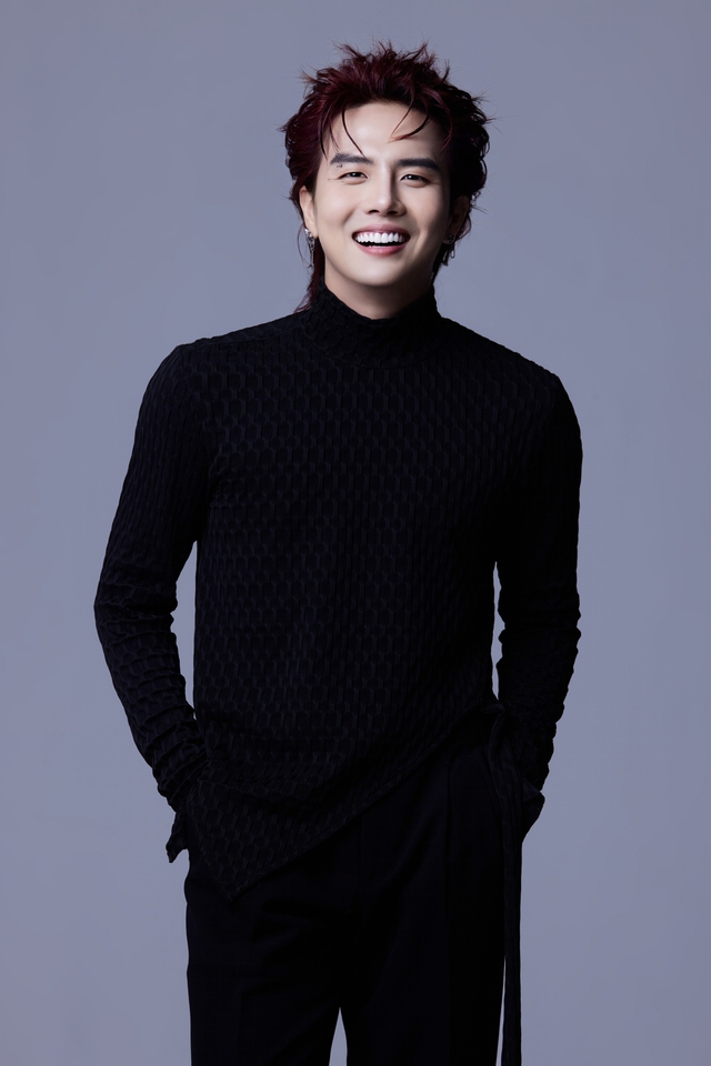 Quá khứ của sao nam Vbiz đang hot rần rần: Nằm liệt giường vì bệnh tim, phải sống chung với thanh sắt dài hơn 30cm- Ảnh 1.