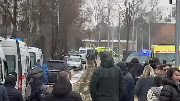 Tấn công bằng dao tại trường học gần Moscow, học sinh 10 tuổi thiệt mạng preview321432132 98542021170665813449028 30826387676939801581639 1765896010488 17658960108381971188517