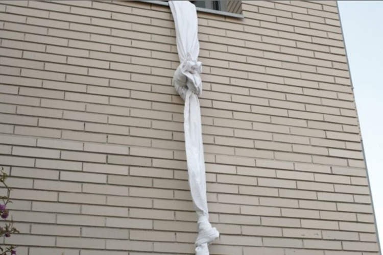 "Vua đào tẩu" người Albania gây chấn động nước Ý khi vượt ngục lần thứ tư bằng kịch bản hệt như phim Hollywood prison rope 17654194882071058474008 1765532663056 1765532663473819677704