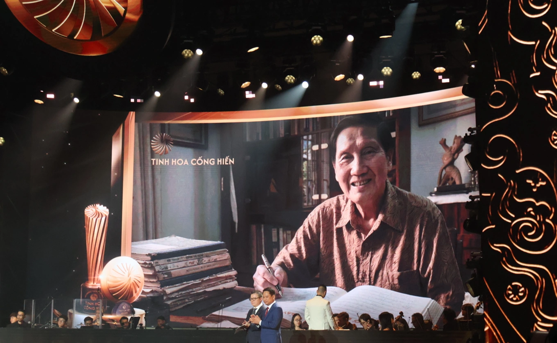 Nhạc sĩ ở nhà tập thể phố Vạn Bảo, Hà Nội: U100 vẫn nhận giải thưởng khủng và mối tình sâu nặng với vợ- Ảnh 1.