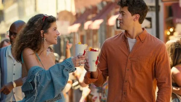 Netflix Mở Rộng Phim Ngôn Tình Gen Z Sau Hit People We Meet on Vacation 30 Netflix Mở Rộng Phim Ngôn Tình Gen Z Sau Hit People We Meet on Vacation pwmov2 xpgxjpg