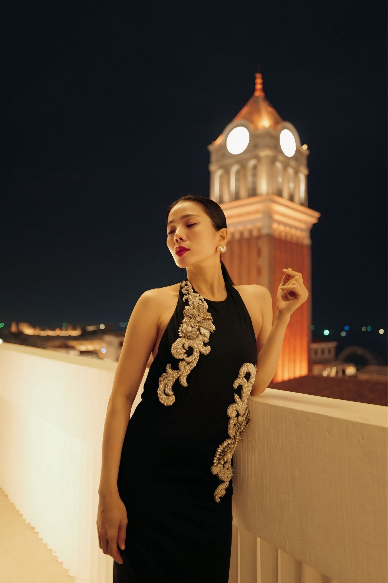 Từ chuyện Lệ Quyên văng tục: Cái