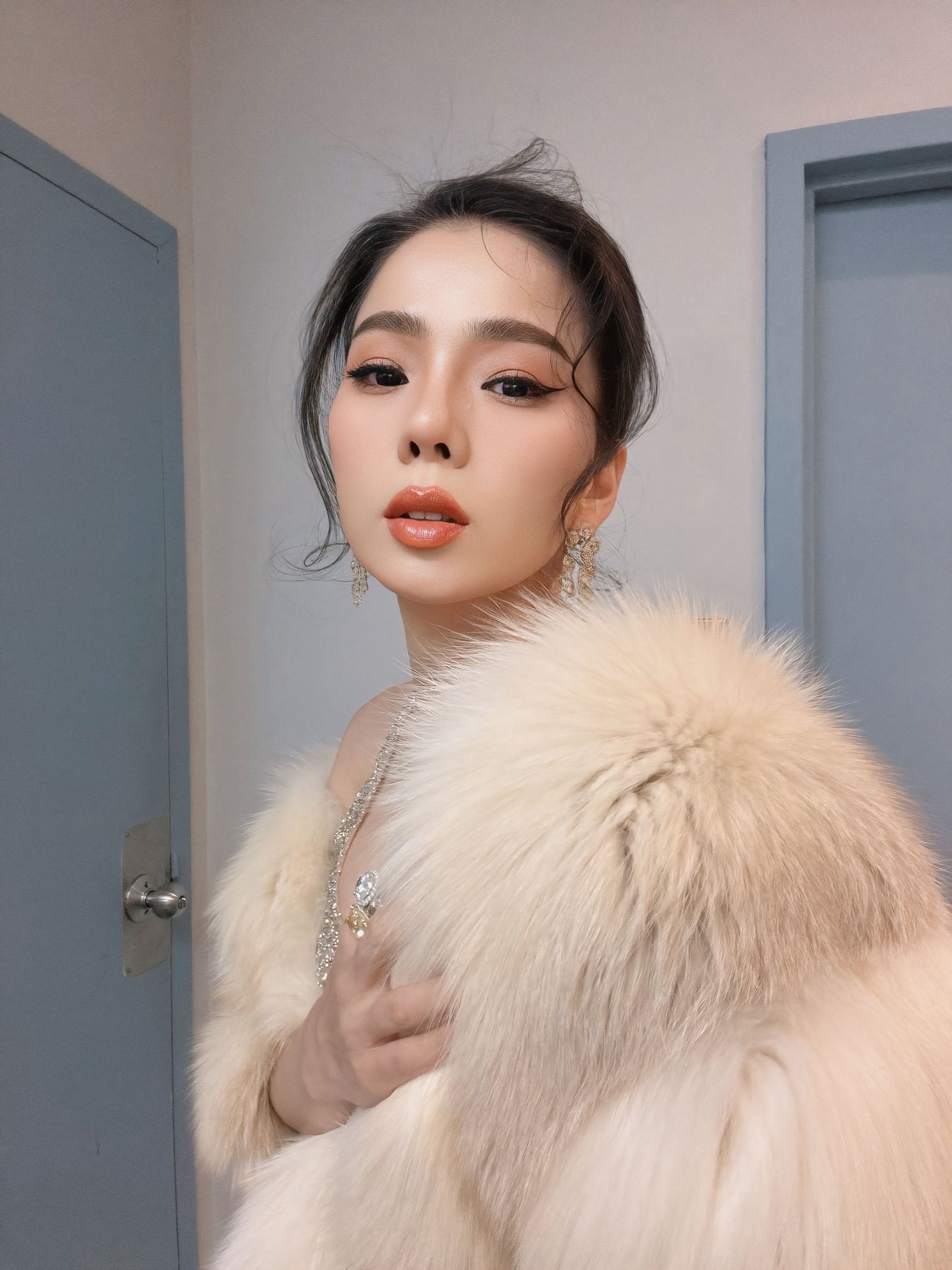 Từ chuyện Lệ Quyên văng tục: Cái