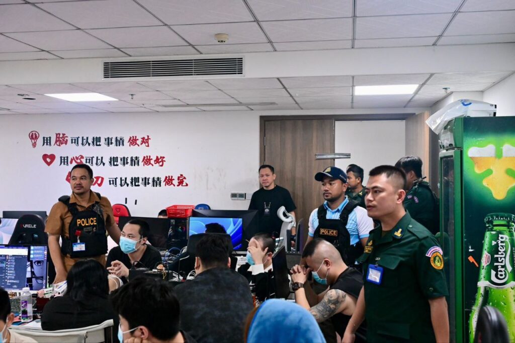 Campuchia đánh mạnh tụ điểm